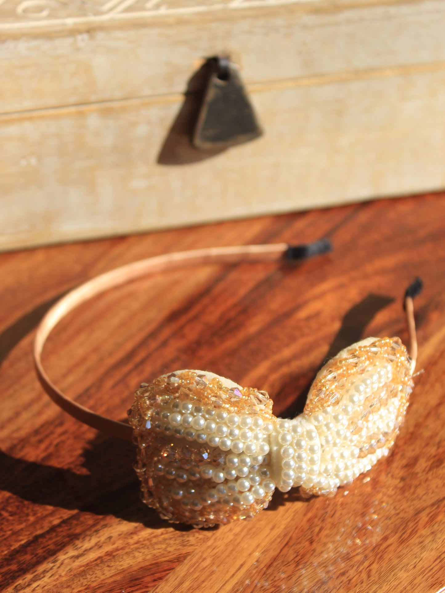 BOW PEARL HAIRBAND