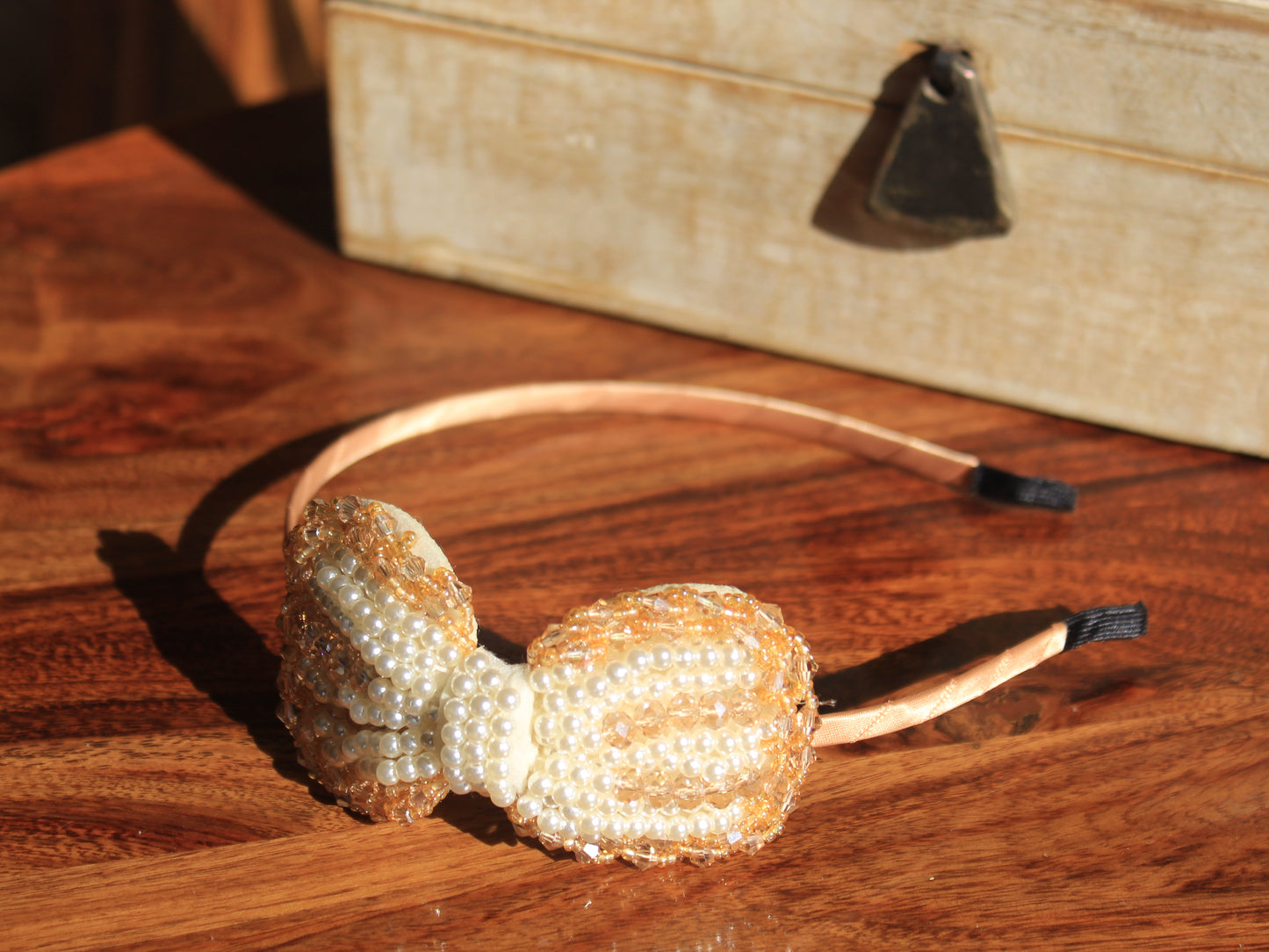 BOW PEARL HAIRBAND