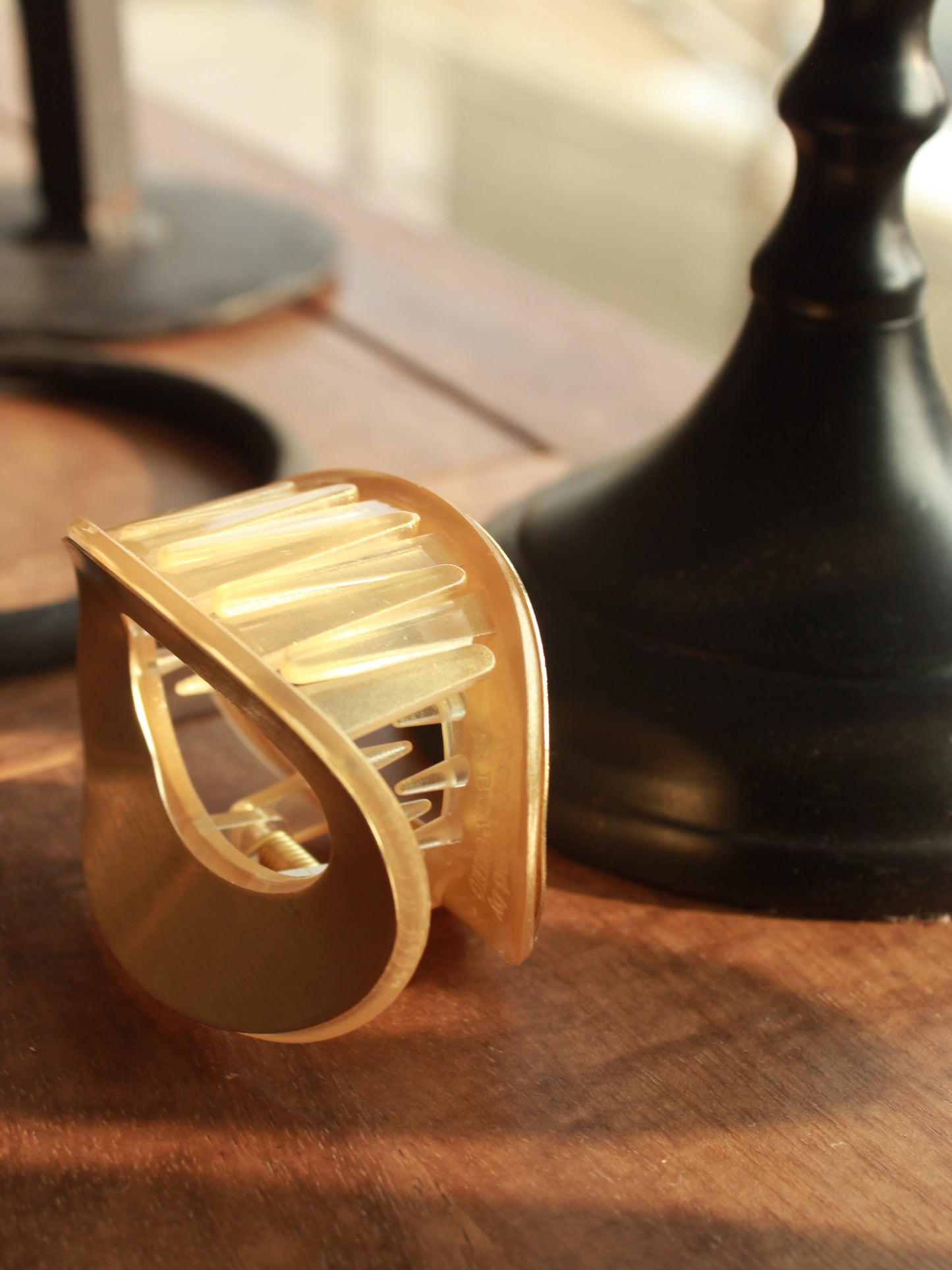 CLAW CLIP