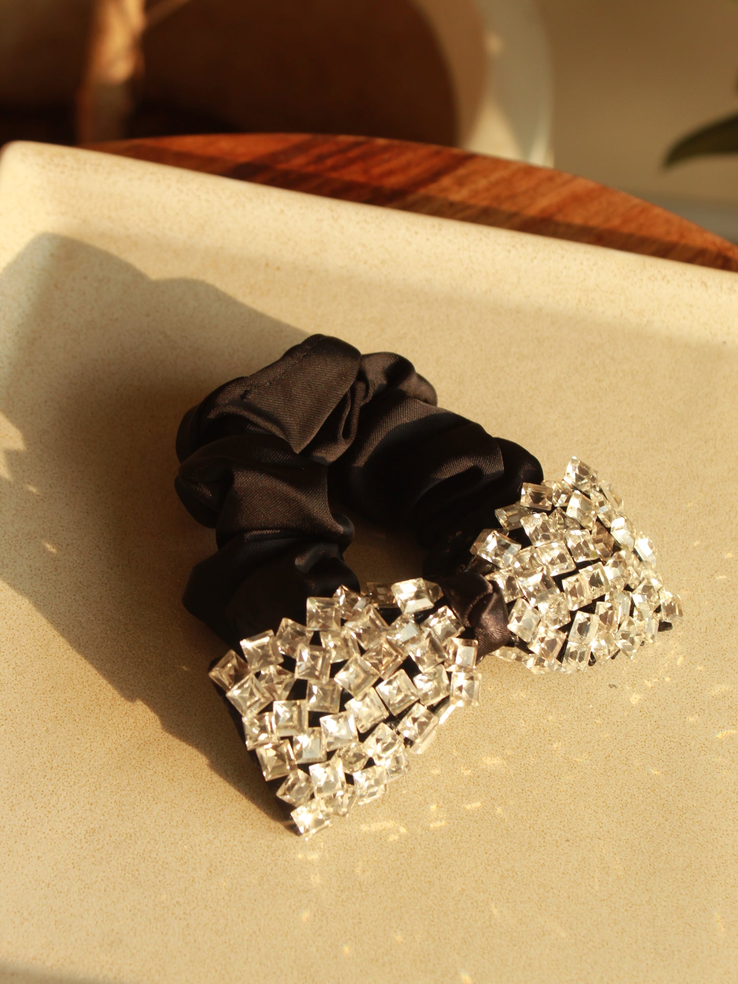 BLACK SCRUNCHIES WITH CRYSTAL