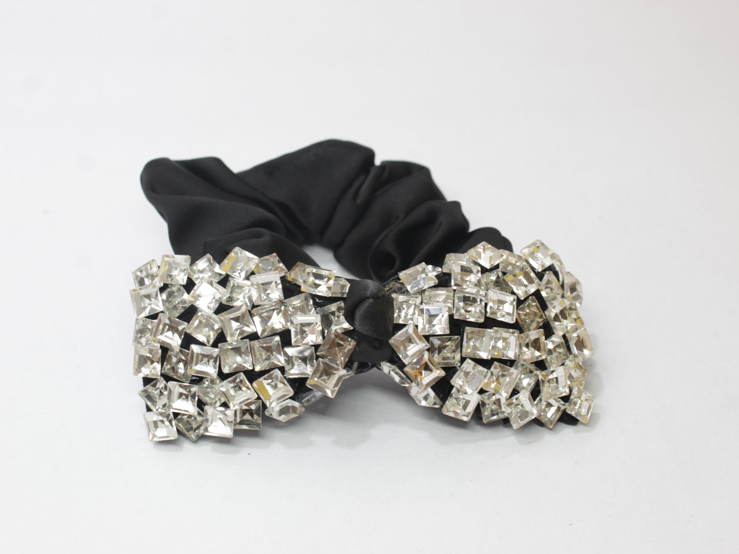 BLACK SCRUNCHIES WITH CRYSTAL